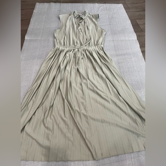 [S]H&M Dusty Green Sleeveless Pleated Dress Drawstring - Picture 2 of 9